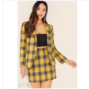 Blazer and skirt set!!🤩💛